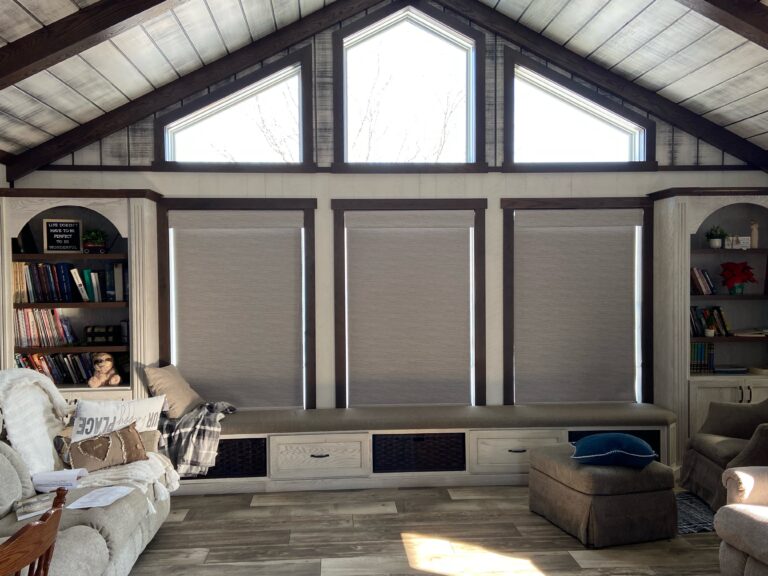 Roller shade with valances (down)